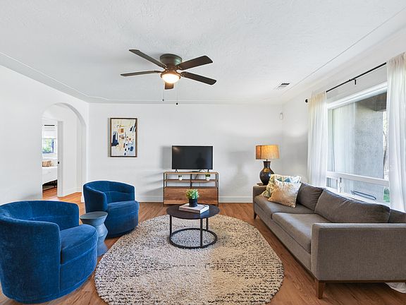 4th image of 1005 Gold St