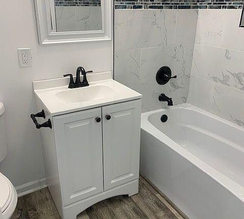 4th image of 456-455 Locust St #1