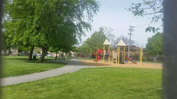 Phoenix Park Apartments — Photo 2
