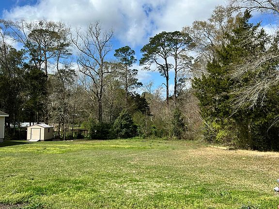 3rd image of 405 Range Line St