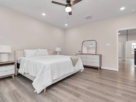 4th image of 2351 Hoskins Dr