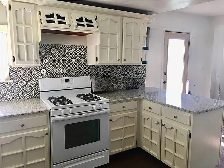 4406 La Luz Ave — Photo 2