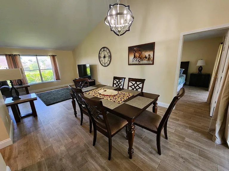 1750 Primrose Ln — Photo 6
