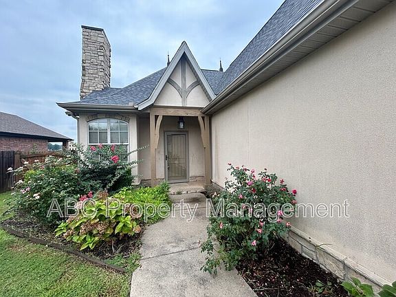 2nd image of 1607 Park St