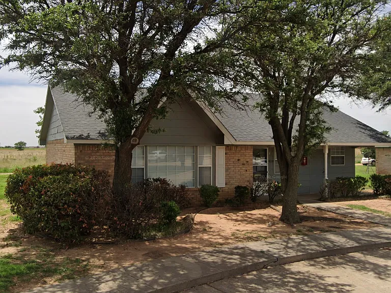 1601 S Wicker Ave — Photo 4