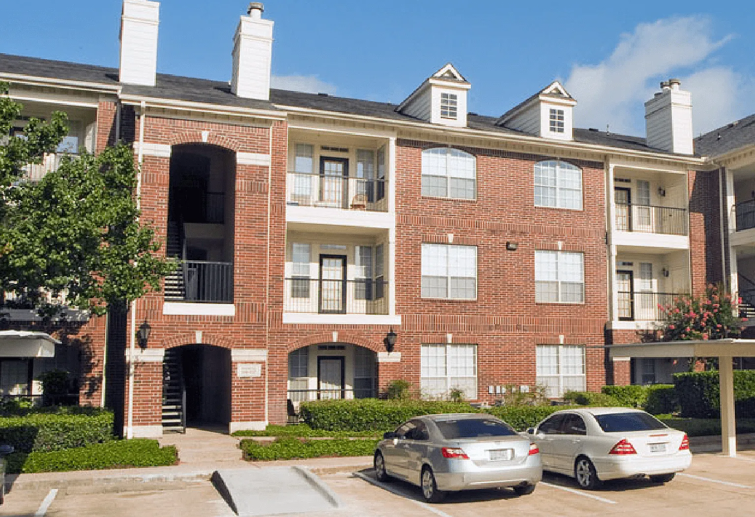 Tuscany Park Apartments — Photo 3