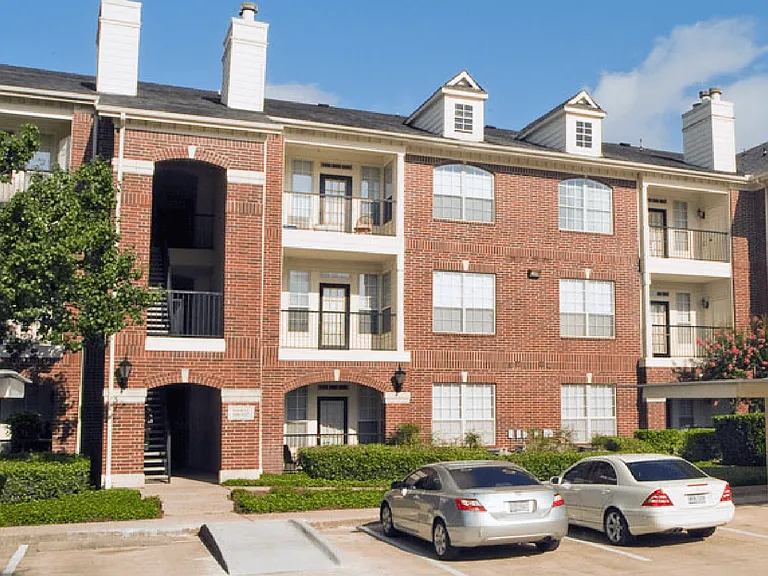 Tuscany Park Apartments — Photo 3
