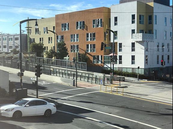 3rd image of 1038 Le Conte Ave