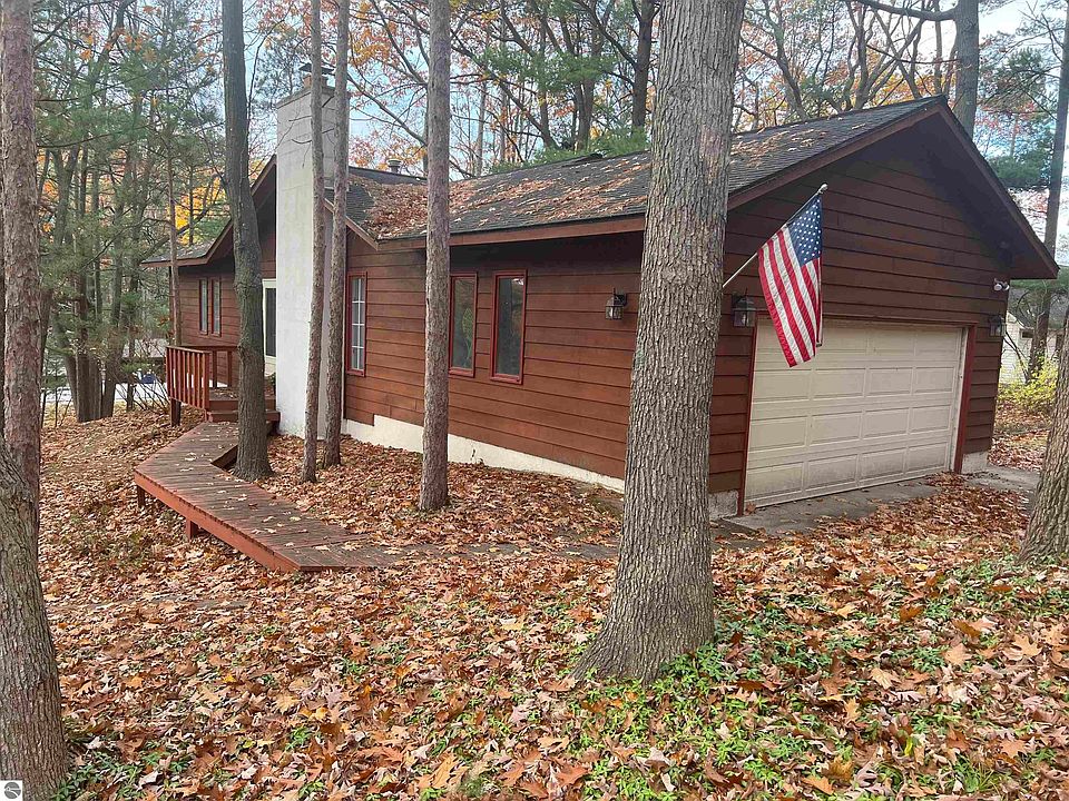 1st image of 3241 Greenwood Dr