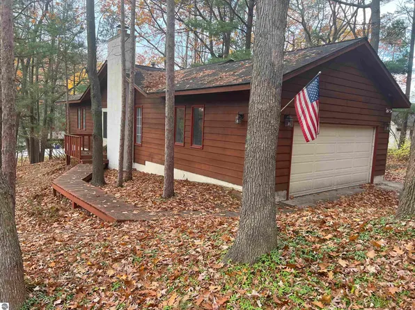 3241 Greenwood Dr, Traverse City, MI 49686