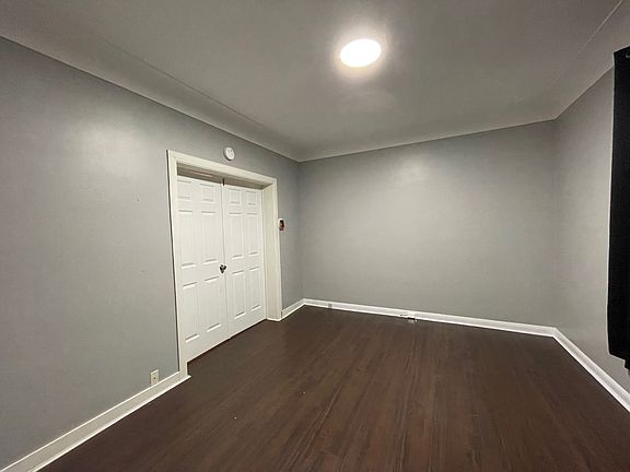 2nd image of 134 Rosslyn Ave N Unit 1