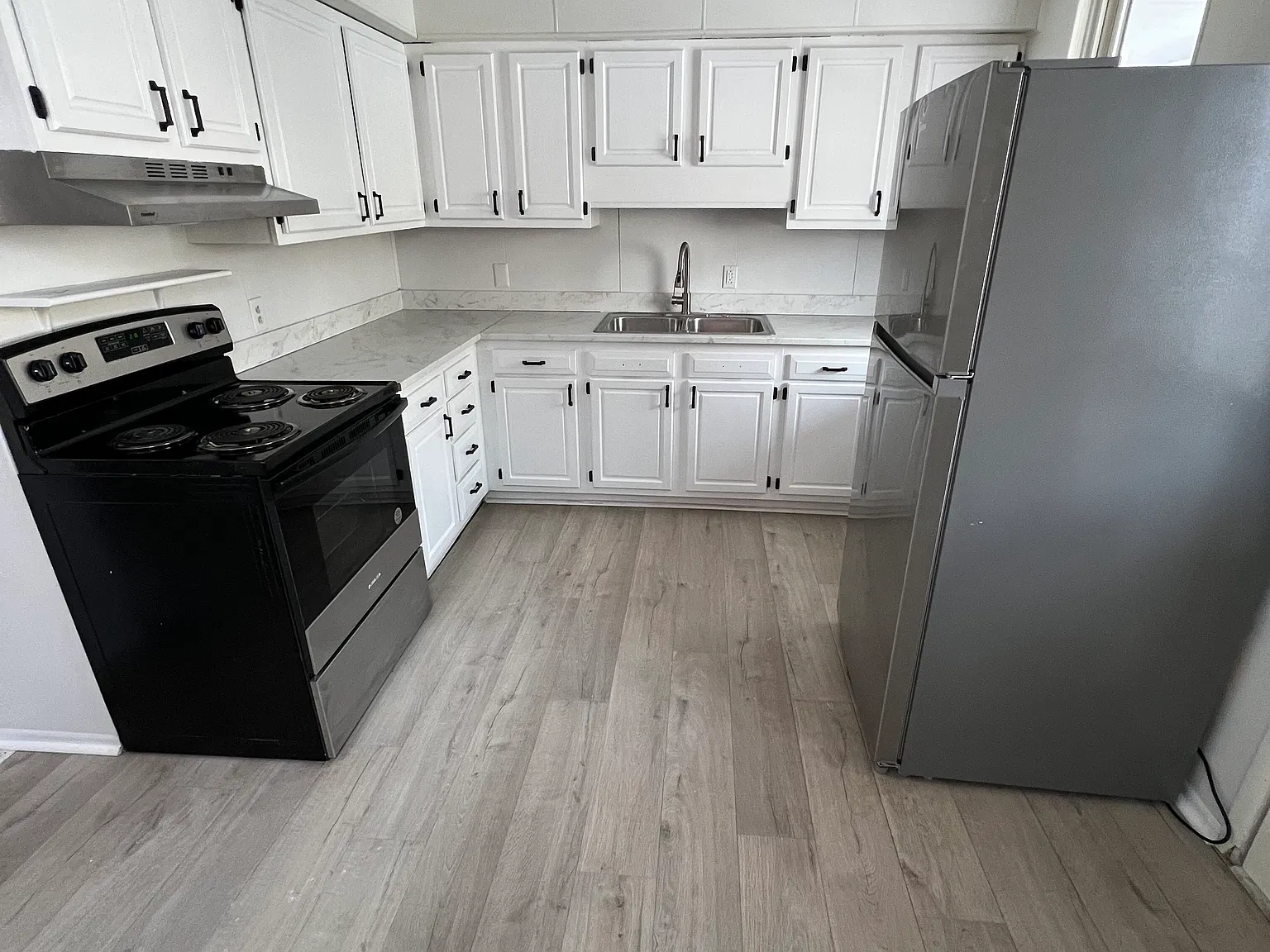 3 bed, 784 sqft, $1,100 — Photo 3