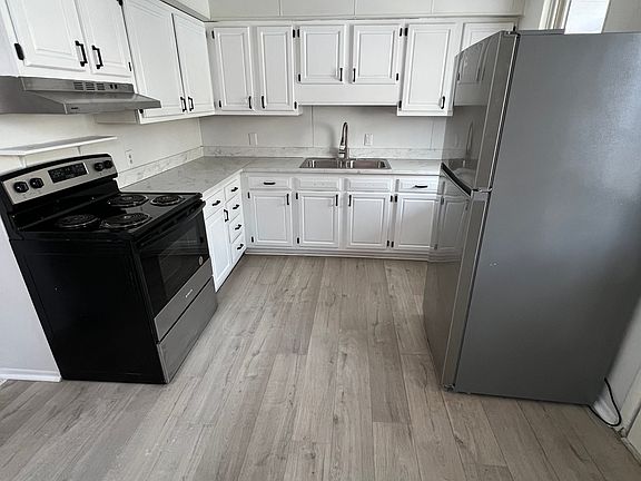 3rd image of 405 Beall St