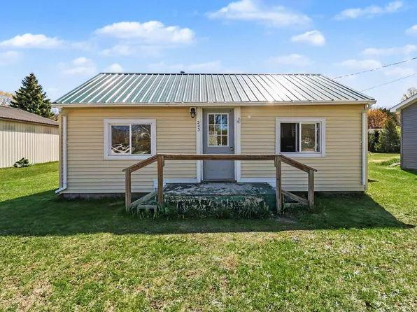 203 5th St, Eastlake, MI 49626
