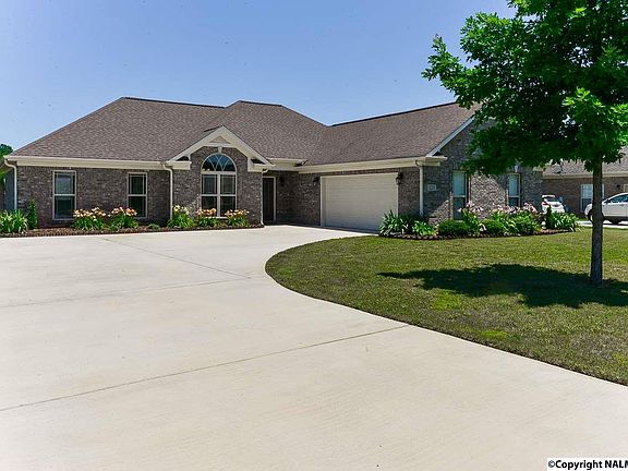 2nd image of 123 Laurel Bend Dr