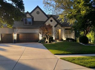 7914 Darnell Ln, Lenexa, KS 66215