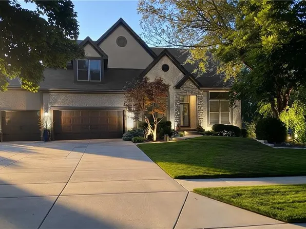 7914 Darnell Ln, Lenexa, KS 66215