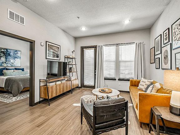 3rd image of 3101 E Pecan St #21005