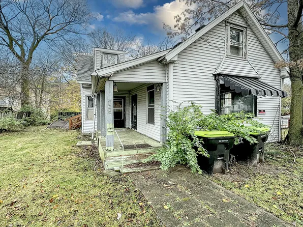 706 E Main St, Urbana, IL 61802