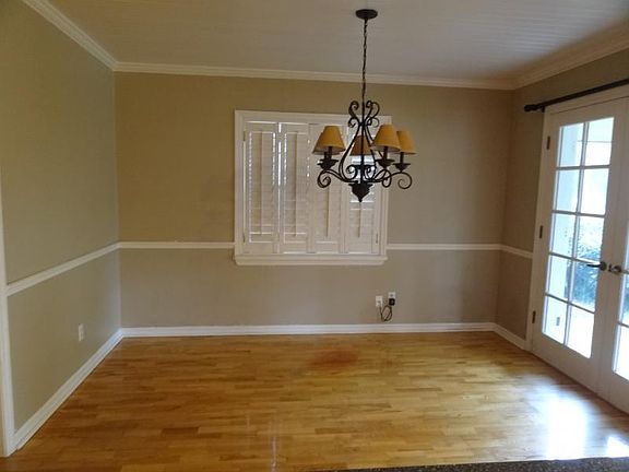 5th image of 102 N Thistle Ln