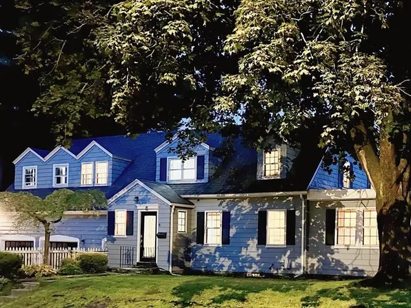 4 Lancaster St, Auburn, MA 01501