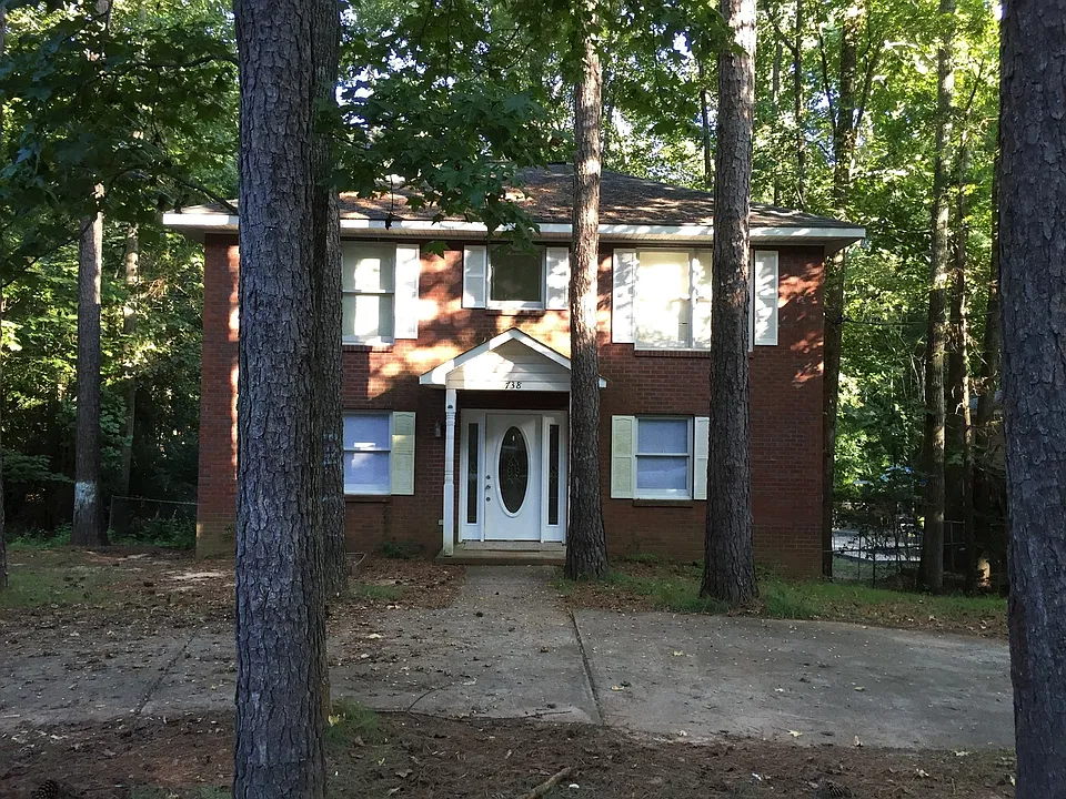 738 Tanglewood Ave