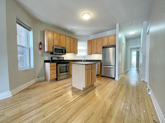 2nd image of 2531 W Medill Ave APT 1