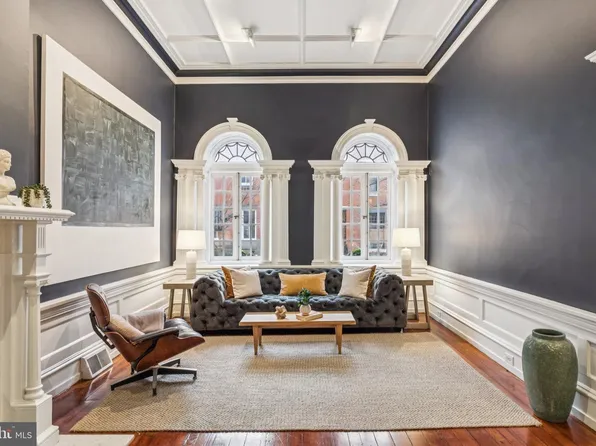 2221 Locust St, Philadelphia, PA 19103