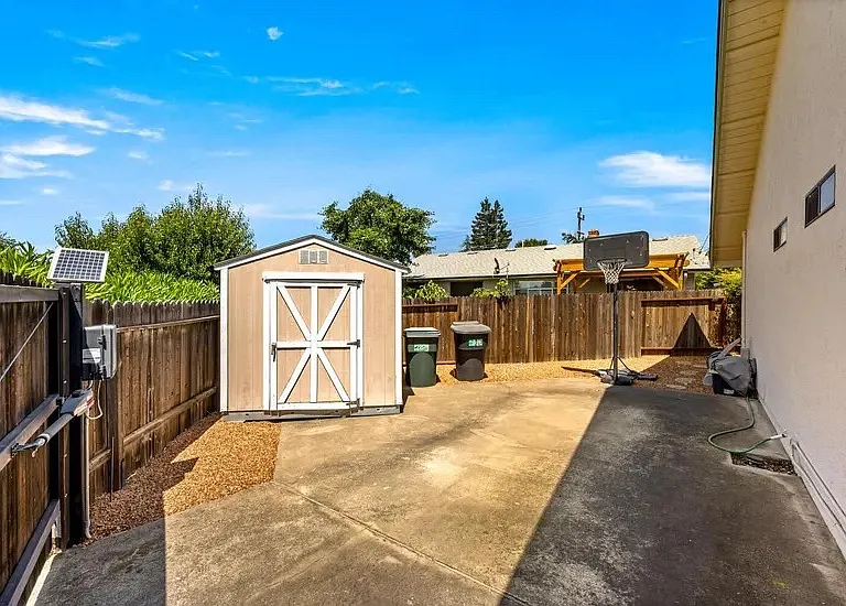 4234 Burrell Way — Photo 37