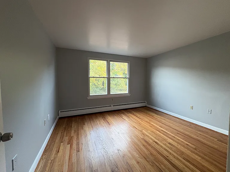 138 Store Ave #3F — Photo 10