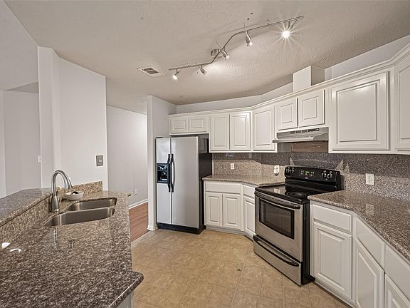 4th image of 16299 Hidden Deer Ln