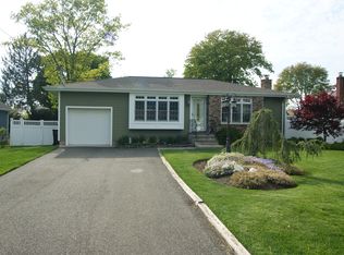 22 Cotter St, West Islip, NY 11795