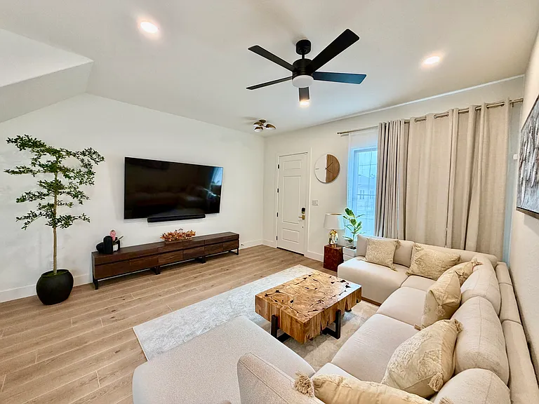 1722 N Olive St — Photo 6