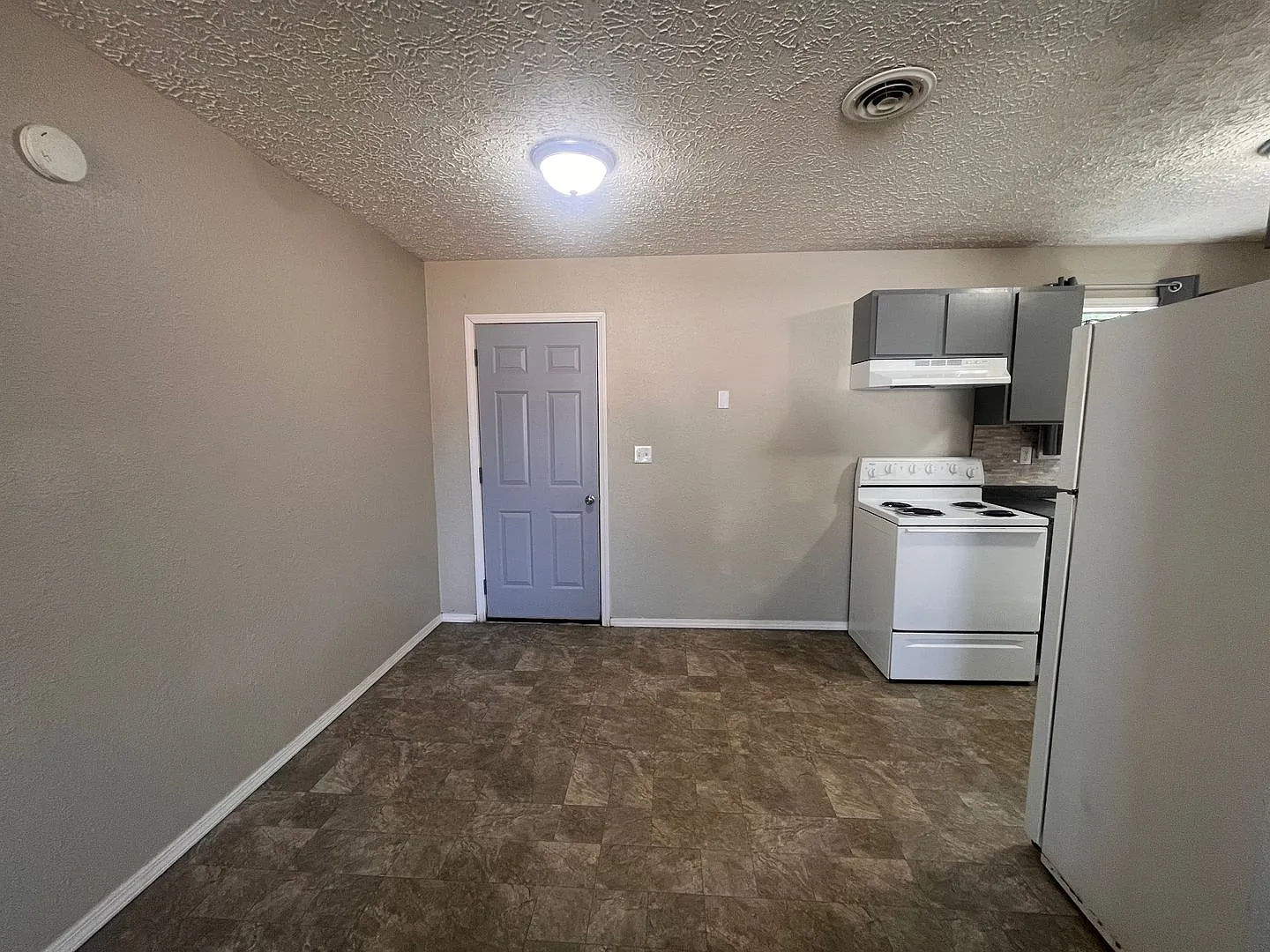 15525 Tampa — Photo 4