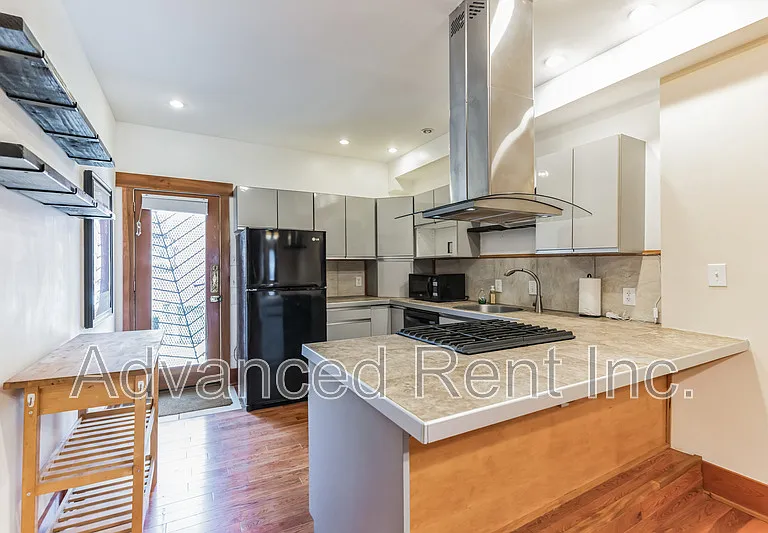2802 E Fairmount Ave — Photo 10