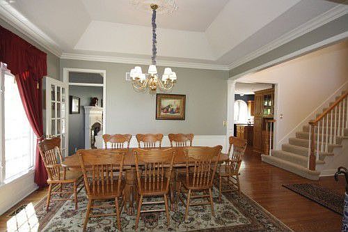 3rd image of 5818 Manor Ln