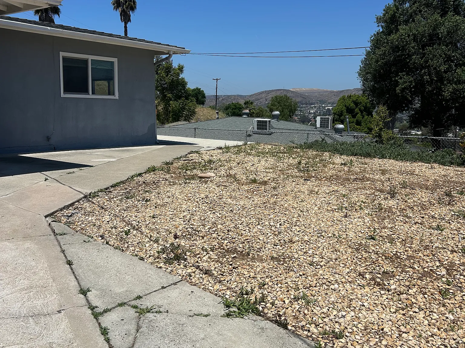 3 bed, 1122 sqft, $3,650 — Photo 3