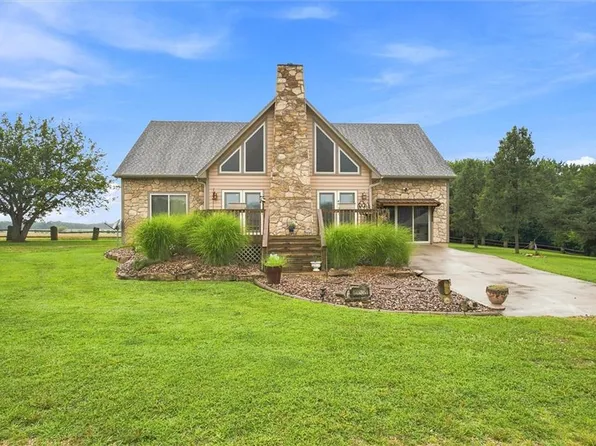 3776 Delaware Rd, Pomona, KS 66076