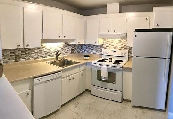 2nd image of 9 Tara Dr Unit 11
