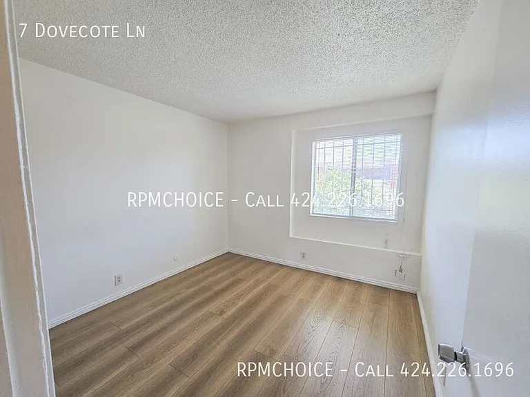 7 Dovecote Ln — Photo 23