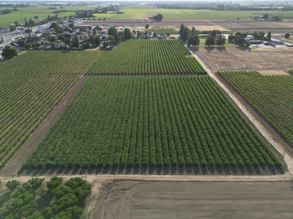 17490 N Bruella Rd, Victor, CA 95253