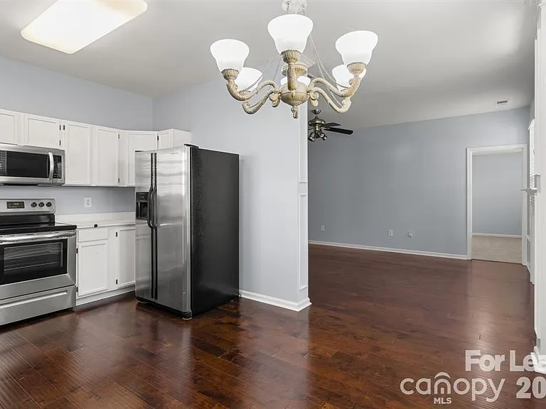 6828 Ayrshire Glen Pl — Photo 3