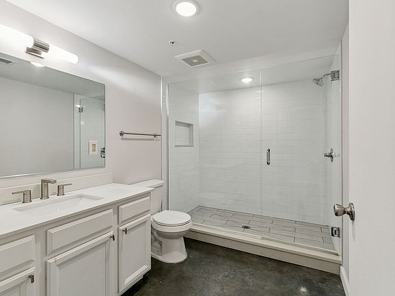 4th image of 3100 Banks St #302