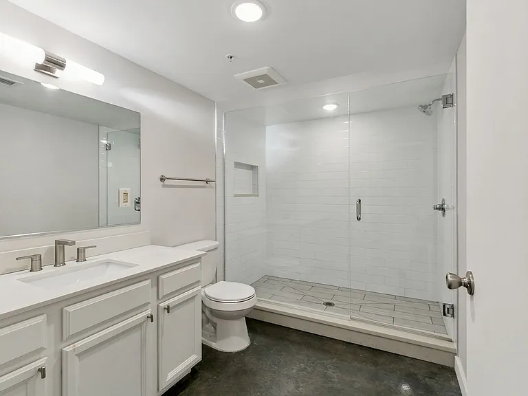 3100 Banks St — Photo 4