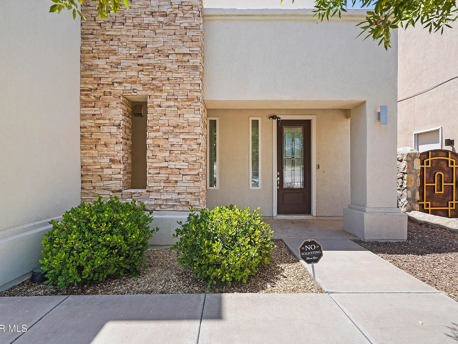 3 bed, 2.5 bath, 1831 sqft, $2,100 — Photo 4