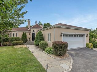 16 Knolltop Rd, Elmsford, NY 10523