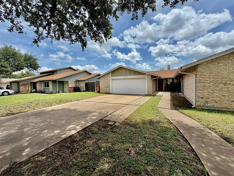 12317 Willow Wild Dr #B — Photo 2