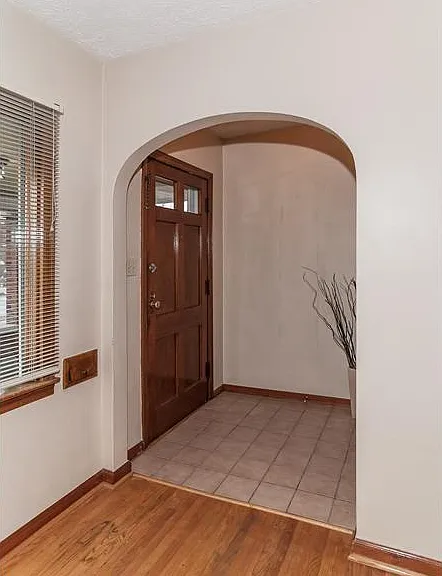 1109 N Downey Ave — Photo 5