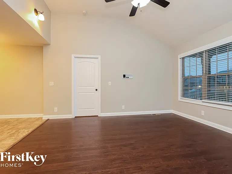 525 Magnolia Dr — Photo 3