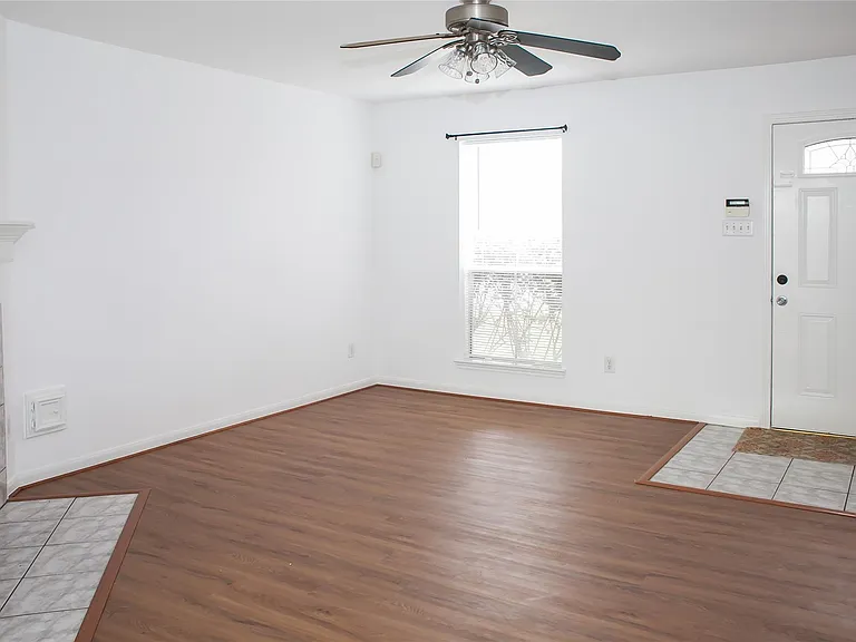 8910 Sage Place Dr — Photo 5